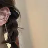 Clip de oreja de mariposa de diamantes completos, pendientes de alta gama para quienes no tienen las orejas perforadas, muy recomendado en Xiaohongshu, clip para el cartílago de la oreja de elfo súper de cuento de hadas, sensación de alta gama