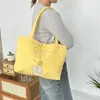 Nova Bolsa de Mão Bordada de Desenho Animado, Bonita e Macia, Bolsa de Ombro de Grande Capacidade, Bolsa Tote Versátil para o Dia a Dia em Algodão Acolchoado