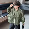 Casaco Infantil Outono 2026 Novo Estilo Infantil Outono Bolso 3D Roupa de Trabalho Jaqueta de Bebê Estilo Primavera Outono Gola Baseball Menino