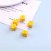 Contas acrílicas 3D em formato de queijo quadrado, coloridas como doces, de 10mm, para correntes de celular e acessórios feitos à mão com miçangas DIY