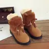 Botas de Neve Femininas 2026 Novo Modelo de Inverno, Forradas com Lã, Espessadas, Sapatos Quentes de Algodão, Couro e Pelo Integrados, Sola Grossa, Antiderrapante, Botas Curtas Estilosas