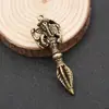Suministro directo de fábrica llavero retro para hombre y mujer colgante de moda natural latón hueco coche personalidad Accesorios Venta al por mayor