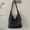 Bolsa de Axila Grande Capacidade Outono e Inverno para Mulheres 2025 Nova Bolsa Simples de Tecido Versátil de Ombro Cruzado Bolsa Saco