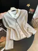 Cardigã de malha listrado falso duas peças para mulheres, novo estilo de início de outono com design listrado inspirado em Chanel, camada base de manga longa A13497
