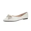 Sapatos Rasos Elegantes com Laço de Strass para o Trabalho Estilo Outono 2026 Novos Tamanhos Grandes Sapatos Baixos para Mulheres