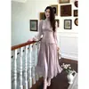 Outono 2026 Novo Elegante Francês Gola Alta Pregas Inteligentes Cintura Marcada Mangas Bufantes Longas Vestido Preço Real Damasco