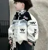 Conjunto de Jaqueta Baseball Color Block Outono Novo para Meninos com Jeans 2026 Novo Estilo Unissex Bebê Coreano Conjunto Solto