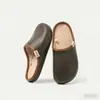 Nuevas Pantuflas de Cuero con Textura, Antideslizantes, Impermeables y Forradas de Felpa para Mujer, Colección Otoño/Invierno 2026, Uso en Interiores del Hogar en Otoño/Invierno, Calidez para Parejas