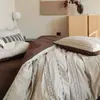 Juego de Ropa de Cama de Cuatro Piezas Nordic Fair Isle Teñido en Hilo Algodón Puro Lavado / Otoño e Invierno Todo Algodón Cepillado en Cereza Cacao con un Toque de Lujo