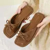 Sandalias Cuadradas con Lazo Francés para Mujer de Verano Suela Suave Fondo Plano Chanclas Transparentes Brillantes Chanclas de Playa Venta al por Mayor