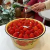[fogo de internet] Decoração criativa de bolo de morango de Natal bacia de esmalte retrô nostálgica vestido de sobremesa para assar