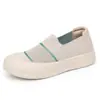 Zapatos de tela para mujer estilo Pekín antiguo, nuevo modelo 2026, slip-on casual transpirables de punto volador, zapatos de pescador antideslizantes de suela blanda