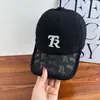 Boné de Baseball Tendência Bordado com Letras em Lã de Cordeiro para Mulheres e Homens, Espessado e Quente para Outono e Inverno, Fashion com Strass