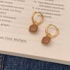 Pendientes Cuadrados Pequeños Maillard Lujo Accesible Pendientes de Argolla de Alta Gama Pendientes de Otoño e Invierno para Mujer Diseño Nicho Pendientes Elegantes Versátiles