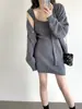 Novo conjunto de outono: cardigã suéter liso de caimento solto + vestido regata justo, conjunto de duas peças de tricô de comprimento médio para mulheres