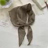 Bufanda Triángulo Fina de Color Sólido para Mujer 2026 Primavera Nuevo Estilo Moda Simple Decoración de Cuello Bufanda de Seda Cortavientos Venta al por Mayor