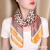 Bufanda cuadrada de satén para otoño e invierno con estampado de cachemir, bufanda de seda versátil para mujer 90*90 cm, bufanda cuadrada profesional