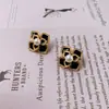 Pendientes de botón clásicos vintage con etiqueta Monet de trébol de cuatro hojas, perla multicapa, esmalte, aguja de plata 925