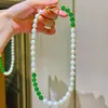 Collar de Cadena para Clavícula con Diseño de Perla de Agua Dulce Natural y Crisoprasa