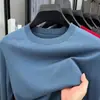 Suéter Masculino Gola Redonda de Lã e Seda Outono 2025 Fino Moda Cor Sólida Versátil Peça Básica de Tricô