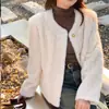 Chaqueta de Piel Engrosada Estilo Pequeña Fragancia para Mujer Cuello Redondo Moda 2026 Otoño/Invierno Holgado Chic Piel Cálido Top