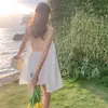 Vestido de Praia Branco com Gola Halter para Mulheres, Adequado para Férias na Beira-Mar