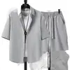 2026 Nuevo Estilo de Verano Conjunto de Camisa Elegante y Moderno para Hombre con Camisa de Manga Corta de Seersucker Texturizado y Pantalones Cortos Conjunto de Dos Piezas