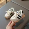 Zapatillas de Primavera para Niños 2025 Moda Zapatos Casuales con Velcro para Niños Pequeños y Medianos Zapatillas de Correr para Niñas con Bloques de Color