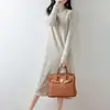 Vestido de Punto de Lana Pura con Cuello Redondo Semi Alto de Manga Larga para Mujer, Diseño Hueco Retorcido, Largo Medio, Nueva Colección Otoño/Invierno 2026