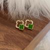 Pendientes de trébol de cuatro hojas de nuevo estilo, diseño de nicho, estilo surcoreano, estilo Tongqin, elegantes pendientes femeninos con aguja de plata que combinan con todo.