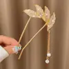 Horquilla de Aleación para Mujer Nueva Primavera 2025 Nuevo Estilo Chino Horquilla en Forma de U con Perla Antigua Accesorio para el Cabello Diario