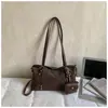 Bolsa de ombro fosca retrô para mulheres, novo estilo 2026, versátil para o dia a dia, bolsa transversal fashion, bolsa de ombro estilosa, bolsa baguette com toque de luxo