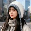 Chapéu de Pelúcia com Franjas Estilo Coreano para Mulheres, Chapéu Lei Feng Colorido para Outono e Inverno com Proteção Auricular, Gorro de Tricô Quente para Afinar o Rosto