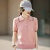 Nova camiseta feminina de tricô com gola polo estilo universitário, bloqueio de cores, mangas curtas, 100% algodão, versátil e modeladora para o verão