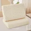 Un par de fundas de almohada de algodón cepillado y látex de 40x60 cm, y una sola funda de almohada de 30x50 cm, para almohadas de adulto