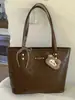 Bolso Retro Mate de Moda para Mujer 2025 Nuevo Bolso de Hombro de Gran Capacidad para Viajes Diarios Popular Bolso Tote Cubo con Relieve