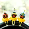 Decoração de carro decoração de carro carro elétrico pato de vento quebrado bicicleta patinho amarelo pequeno acessórios capacete pato atacado