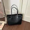 Bolsa de Ombro da Moda Feminina Mais Vendida Transfronteiriça Bolsa Tote Europeia e Americana Mais Vendida Bolsa de Ombro de Grande Capacidade Bolsa de Mão Versátil para o Dia a Dia