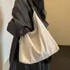 Bolsa casual de lunares de gran capacidad para mujer, nuevo modelo 2026, ligera y versátil, adecuada para el trabajo, bolso de hombro, bolsa de lona, bolsa tote