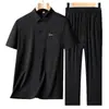 Conjunto Masculino Novo de Seda Gelada de Manga Curta Verão Respirável Fino Casual Roupa de Pai com Camisa de Lapela Conjunto de Duas Peças