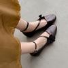 Sapatos Elegantes e Refinados Mary Jane de Couro Camélia com Aumento de Altura Oculto, Salto Baixo, Bico Arredondado, Couro Genuíno, Tira Única, Sapatos Femininos para Outono 2025