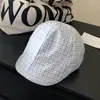 Gorra de estilo forward a cuadros azul marino, Gorra de boina retro de alta gama para uso diario para mujer, Estilo fino de verano, Boina para circunferencia de cabeza grande