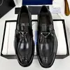 Sapatos Masculinos de Couro de Alta Qualidade Logo Triângulo Mocassins Casuais Masculinos Couro Patenteado de Grão Aberto Brilhante Formais de Negócios Totalmente Feitos à Mão