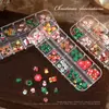 Caixa com 12 Compartimentos de Decorações Mistas para Unhas, Strass de Liga Metálica, Flocos de Neve, Decorações de Unhas de Papai Noel em Dourado e Prata