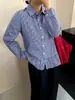Camisa de mujer de talla grande con cuello polo y volantes, estilo otoño 2026 para mujeres de talla grande, camisa a rayas con volantes rejuvenecedora NS1391