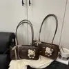 Mais Fácil para Combinar Bolsa Pequena com Laço para Mulheres 2025 Nova Bolsa Baguete de Couro Encerado Texturizado Outono e Inverno Bolsa de Ombro Único de Alto Padrão