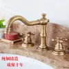 Grifo antiguo para lavabo grifo de tres agujeros grifo para lavabo de cobre grifo retro de doble manija