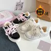 Sapatos brancos sola grossa sapatos femininos forrados com fleece tênis board feios fofos pão inverno nicho crianças estudantes B3808M