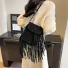 Bolso de flecos de moda 2026, bolso cruzado, bolso de hombro simple mate, bolso tipo cubo retro casual, bolso de exportación transfronteriza
