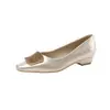 Zapatos de Mujer de Tacón Medio y Grueso Primavera y Otoño Hebilla Metálica de Pedrería Francesa Slip-on Bajos Ligeros Suministro Exclusivo Transfronterizo